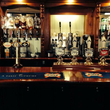 The Swan Inn Sturminster Newton Kültér fotó